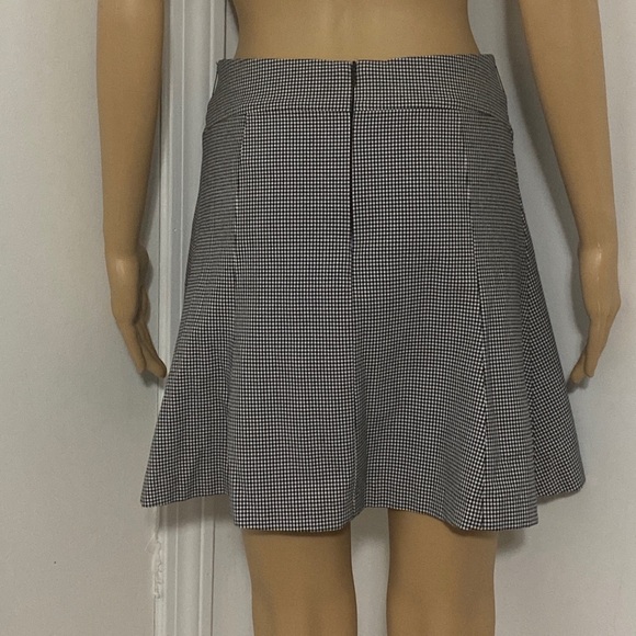 ‼️$10‼️ Mini skirt with shorts - Picture 4 of 5